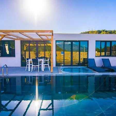 Jakuzili Kiralik Balayi Villasi Kinali (Aegean)