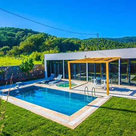 Jakuzili Kiralik Balayi Villasi Villa Kinali (Aegean)